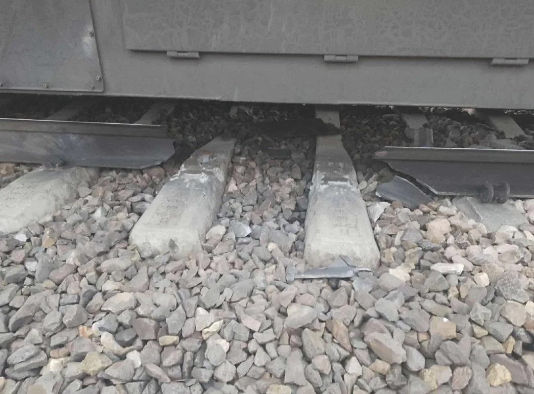 🇵🇱🛤🇺🇦В Польше на железнодорожной линии Демблин — Варшава, ведущей на Украину, обнаружили повреждения путей.