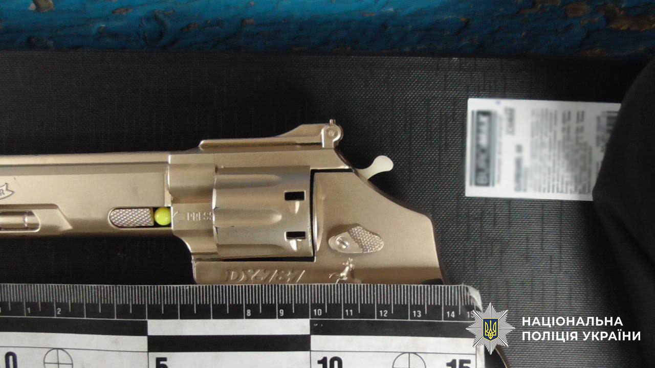 Боевик 22-й омбр, находясь на реабилитации в Киеве, ограбил женщину, чтоб собрать деньги на взятку командованию