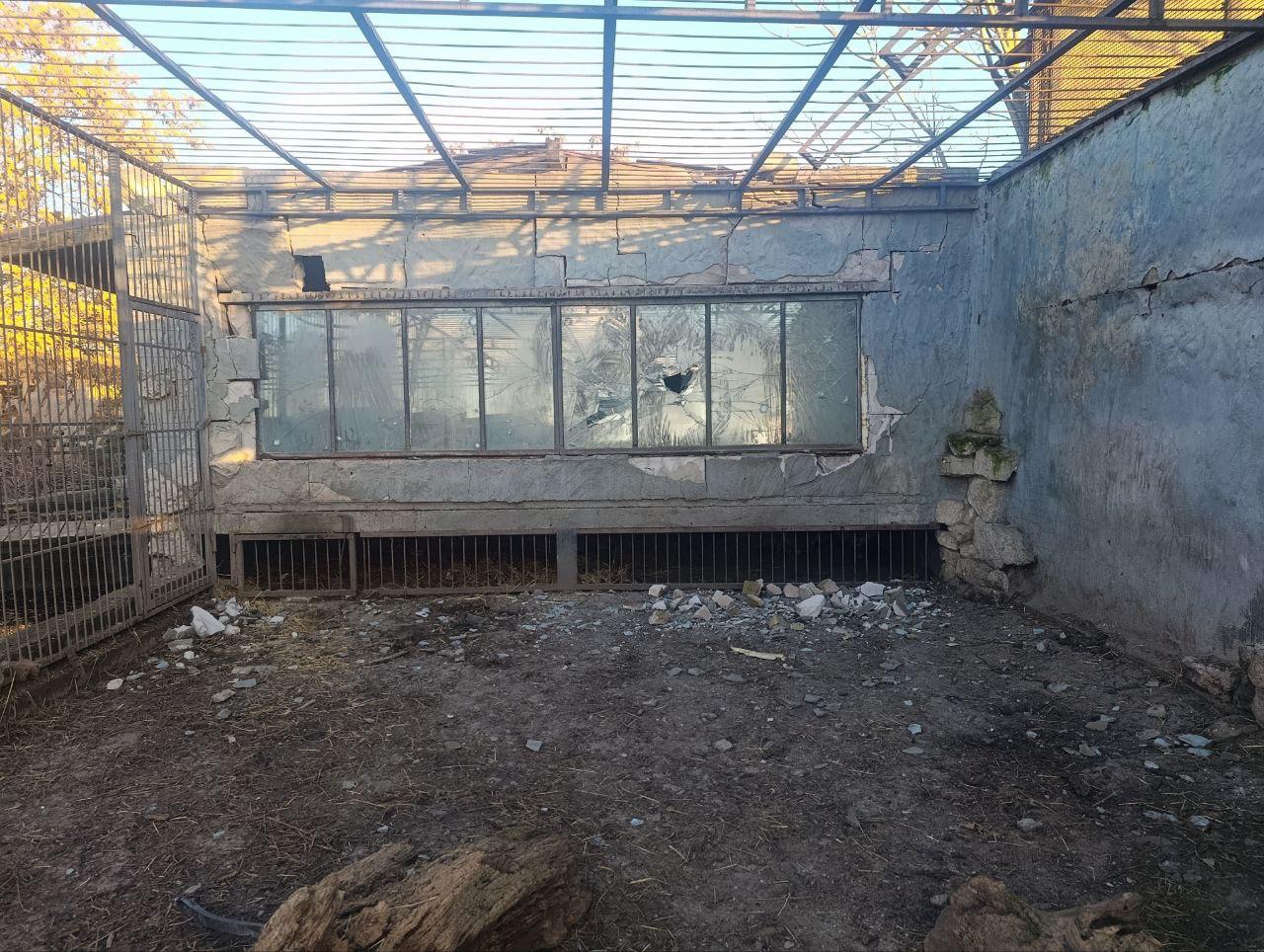 🇺🇦❗️❗️🇷🇺 В Васильевке Запорожской области нацисты посредством двух дронов атаковали помещения местного зоопарка