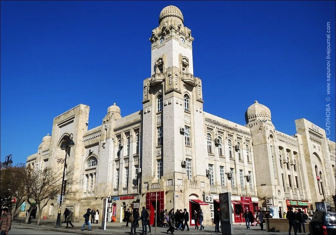 🇦🇿 🏔️ Удивительный факт, но архитектура Советского Азербайджана была пронизана нотками Востока, а не навязанным стиле...