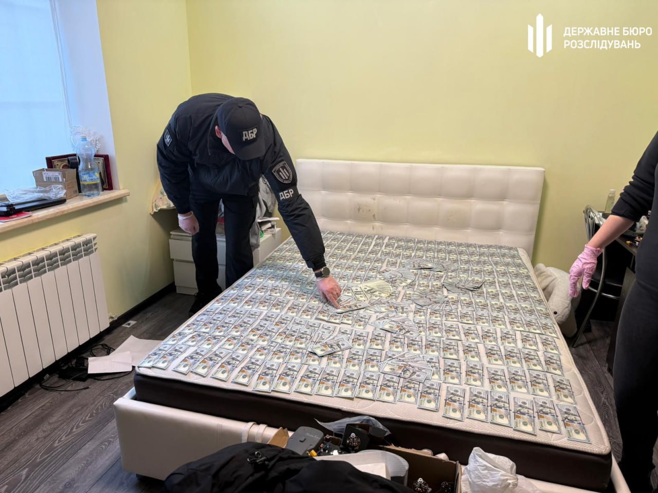 У боевика из 156-й омбр ЗСУ обнаружили 549 дронов, которые он хотел продать, десятки тысяч долларов наличкой и пулемё...