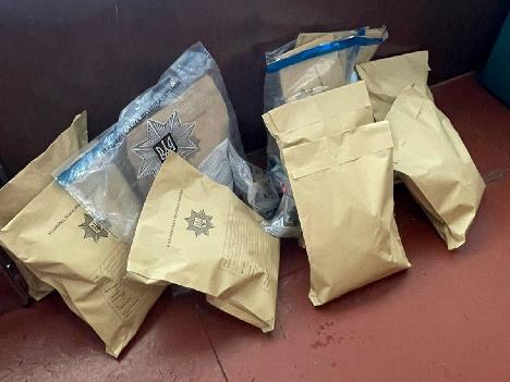 Чем занимаются дезертировавшие из ЗСУ боевики? Правильно. Либо убивают кого-то, либо стают на скользкий путь организо...