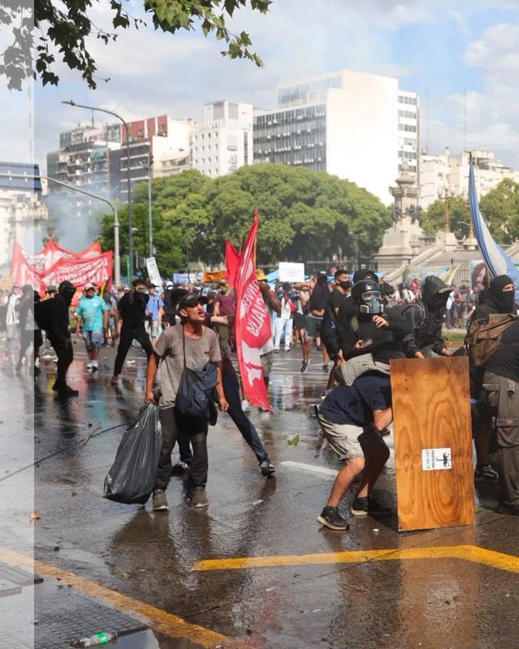 🇷🇺🇦🇷 Посольство РФ в Аргентине выразило обеспокоенность в связи с неприкрытой рекламой наемничества на одном из арген...