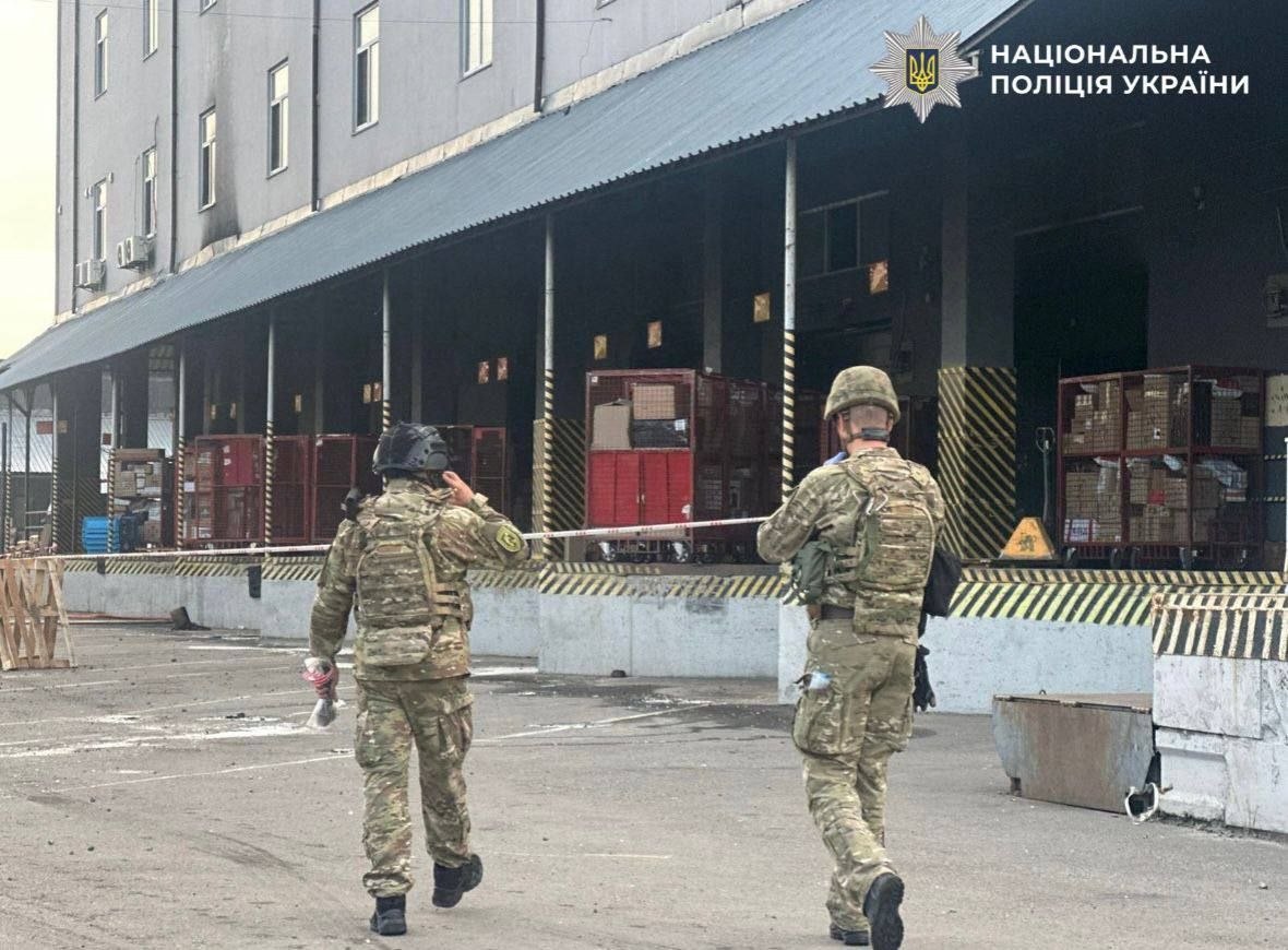 На складе "Новой почты" "взорвалась посылка" во время осмотра в Киеве