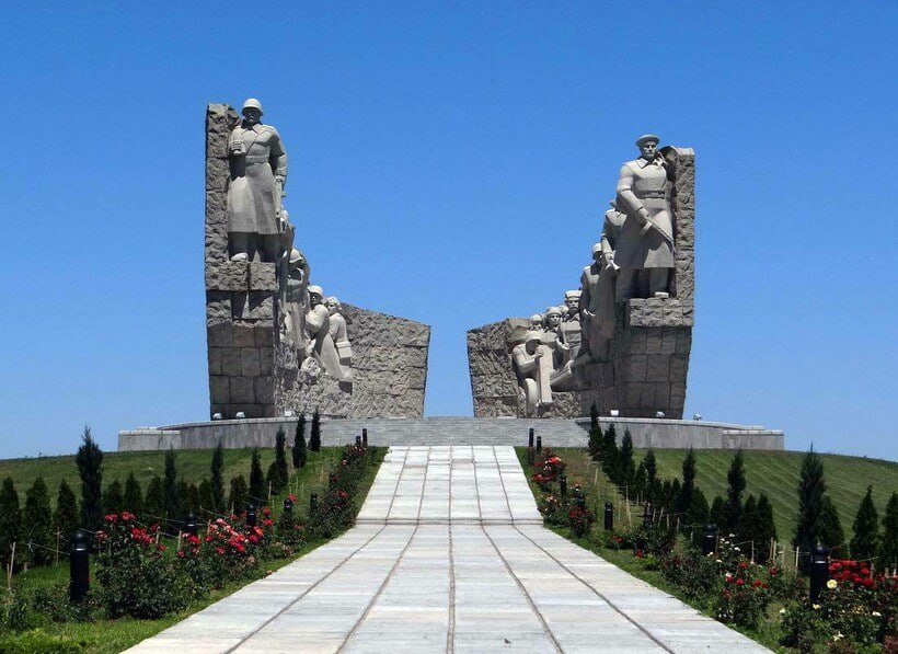 ⚡️🇷🇺 Очередное варварское преступление украинских террористов против нашей исторической памяти