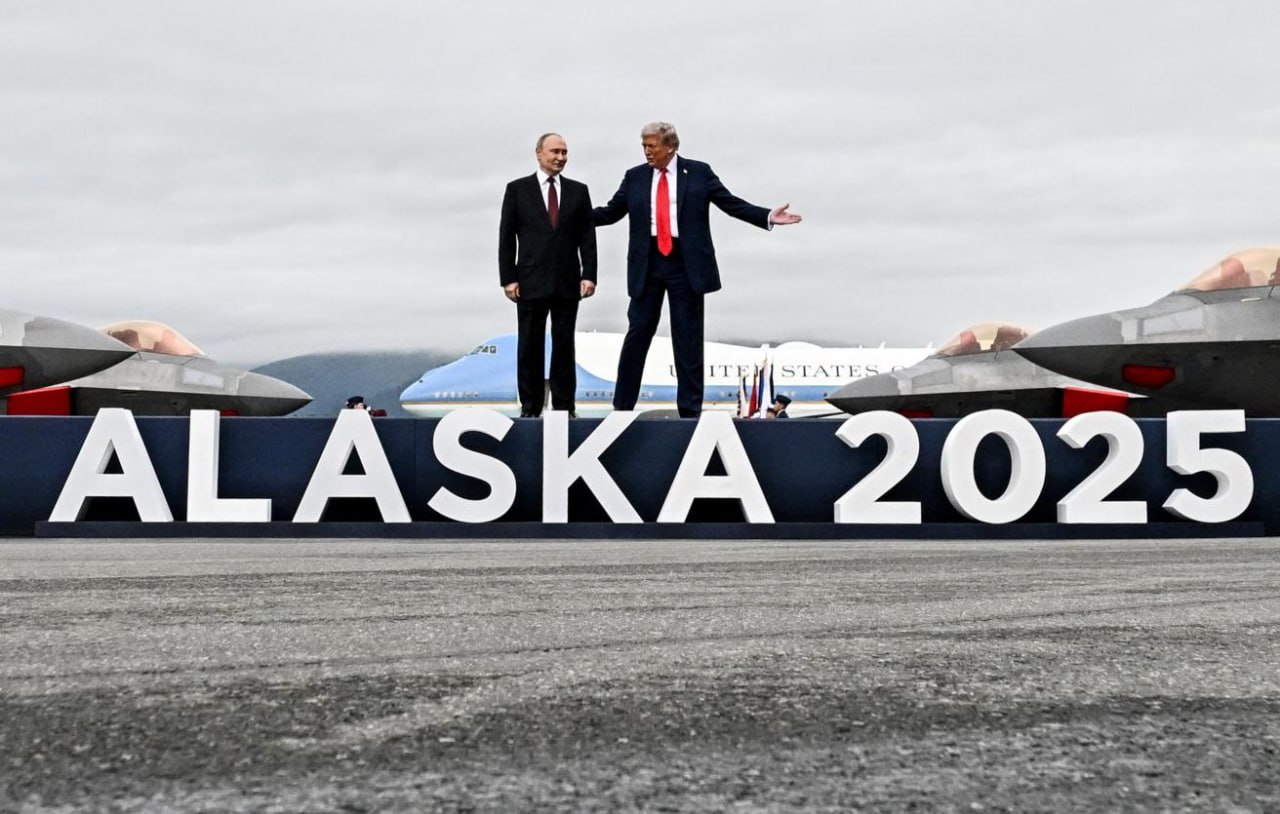 🇷🇺🇺🇸 Тем временем, сегодня встрече в Анкоридже исполнился целый один год!