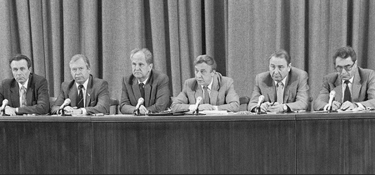 ⚡️⚡️ 19 августа 1991 года в Советском Союзе указом ГКЧП был введён режим чрезвычайного положения