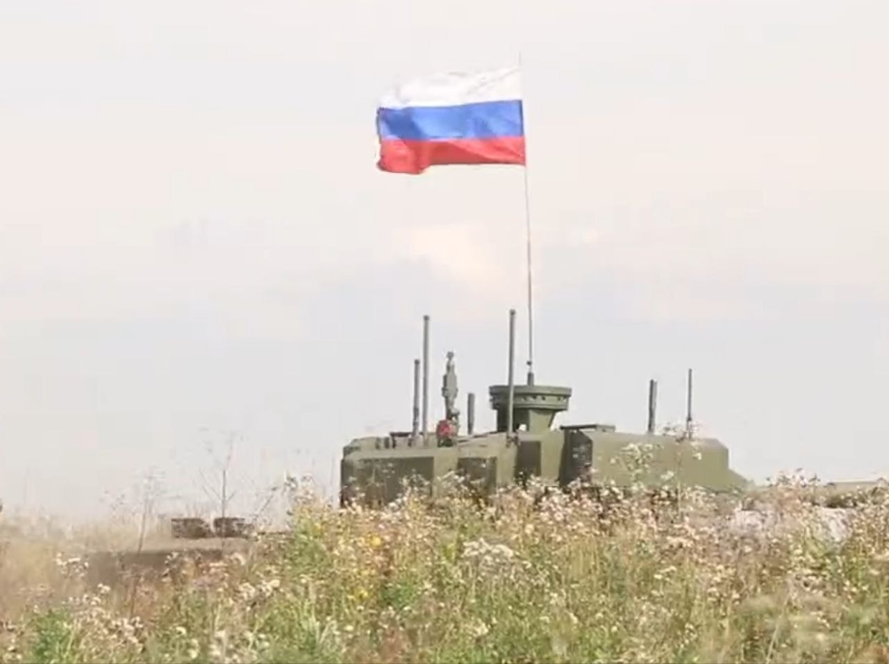 На учениях "Центр-2026" Минобороны России показало безэкипажные танки