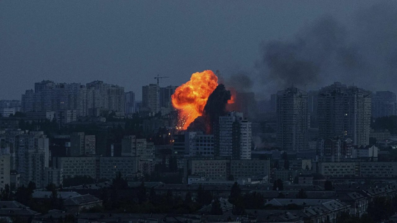 ‼️ В Киеве прогремела новая серия от 4 до 6 взрывов. Снова еще до объявления воздушной тревоги