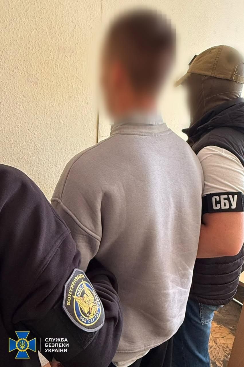 Украинские полицаи задержали 18-летнего парня за «помощь России»