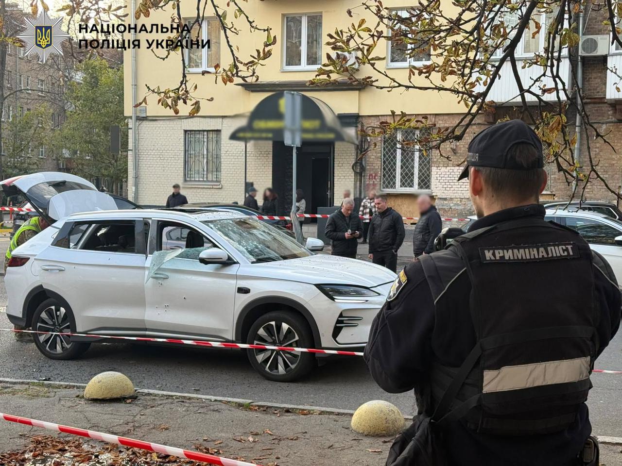 В Печерском районе Киева взорвался заминированный автомобиль, тяжело ранен водитель